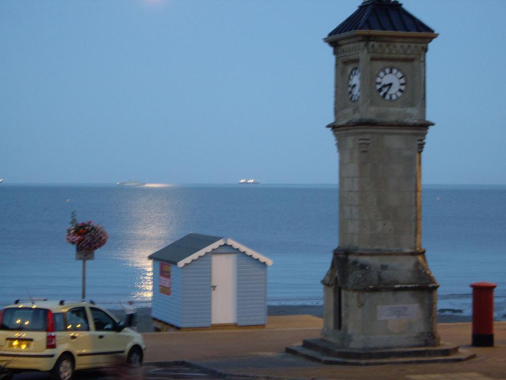 Pink Beach Guest House Shanklin Exterior foto